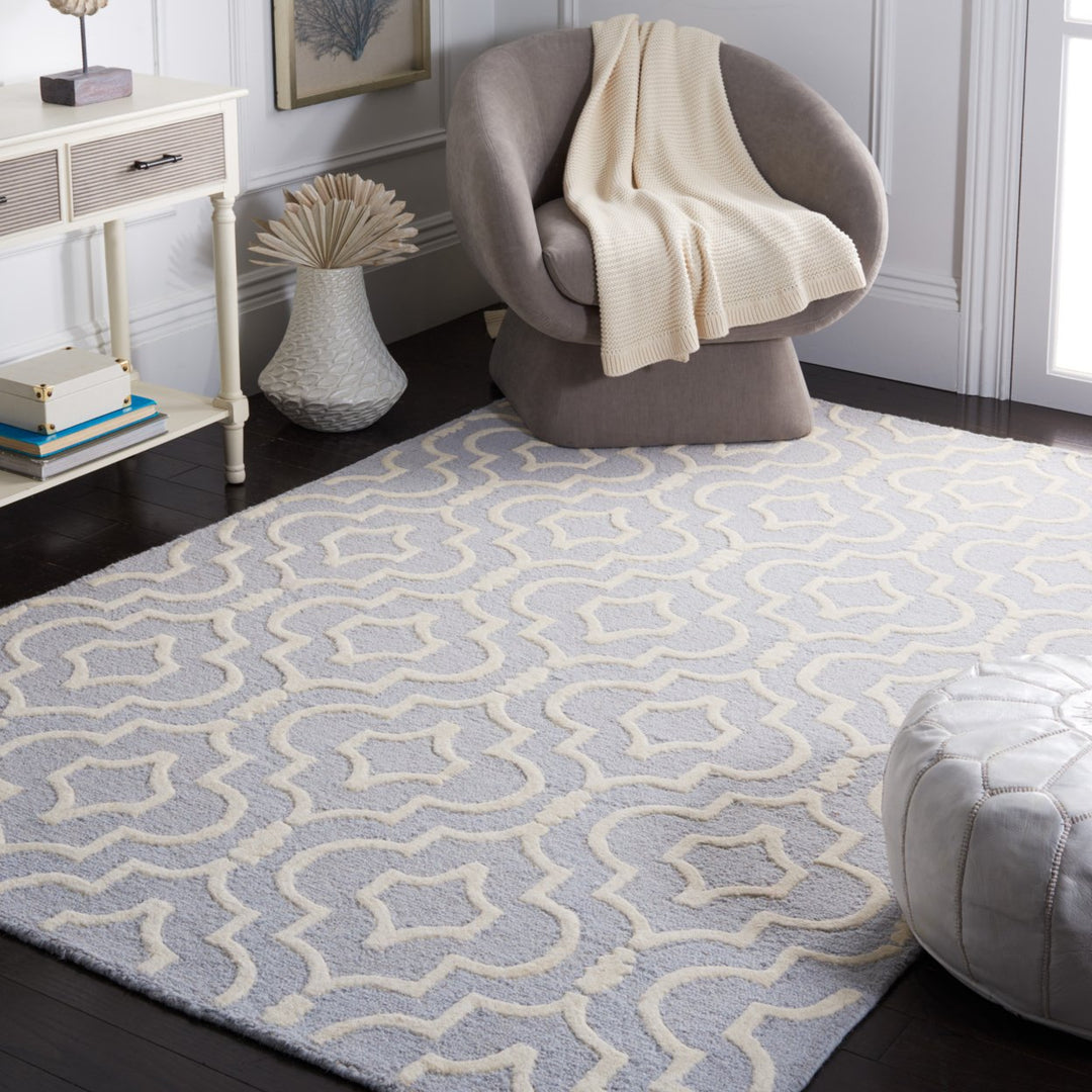 SAFAVIEH Cambridge CAM141A Light Blue / Ivory Rug Image 1