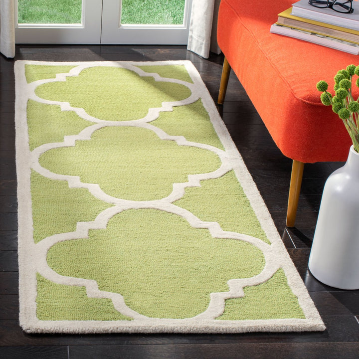 SAFAVIEH Cambridge CAM140T Handmade Green / Ivory Rug Image 11