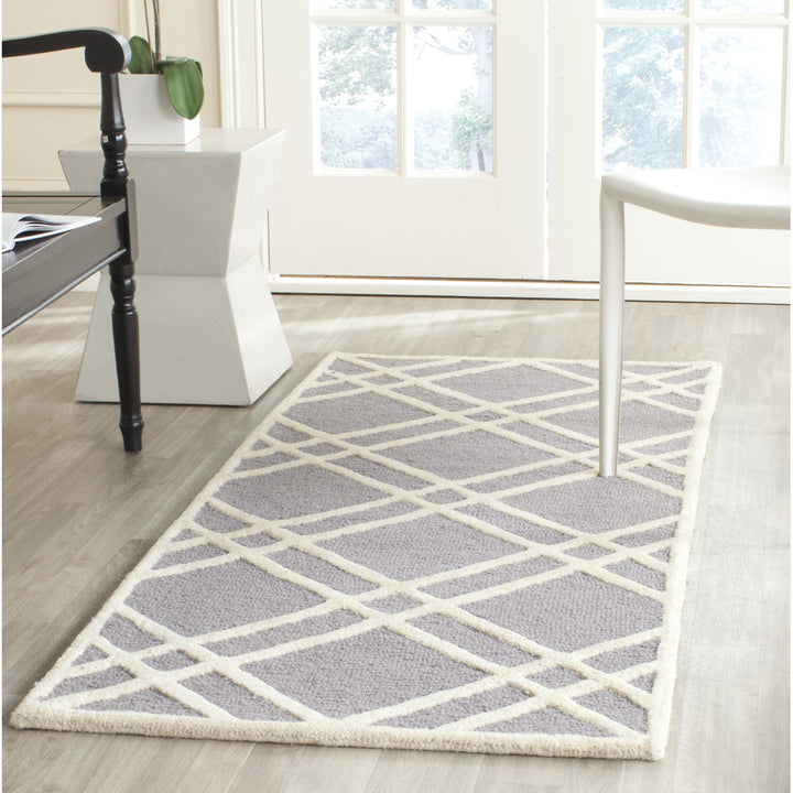 SAFAVIEH Cambridge CAM142D Handmade Silver /Ivory Rug Image 3