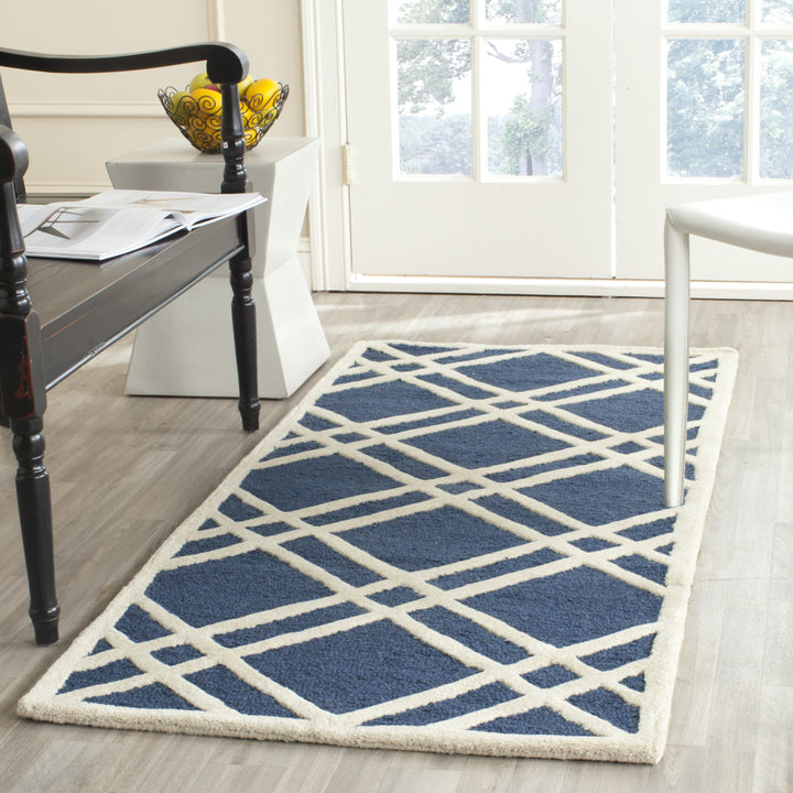 SAFAVIEH Cambridge CAM142G Navy Blue / Ivory Rug Image 3