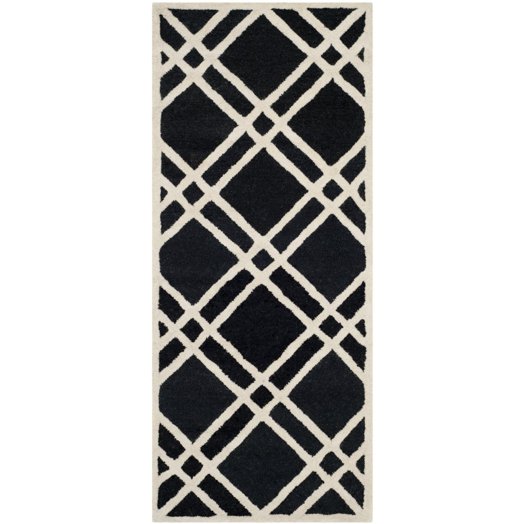 SAFAVIEH Cambridge CAM142E Handmade Black / Ivory Rug Image 5