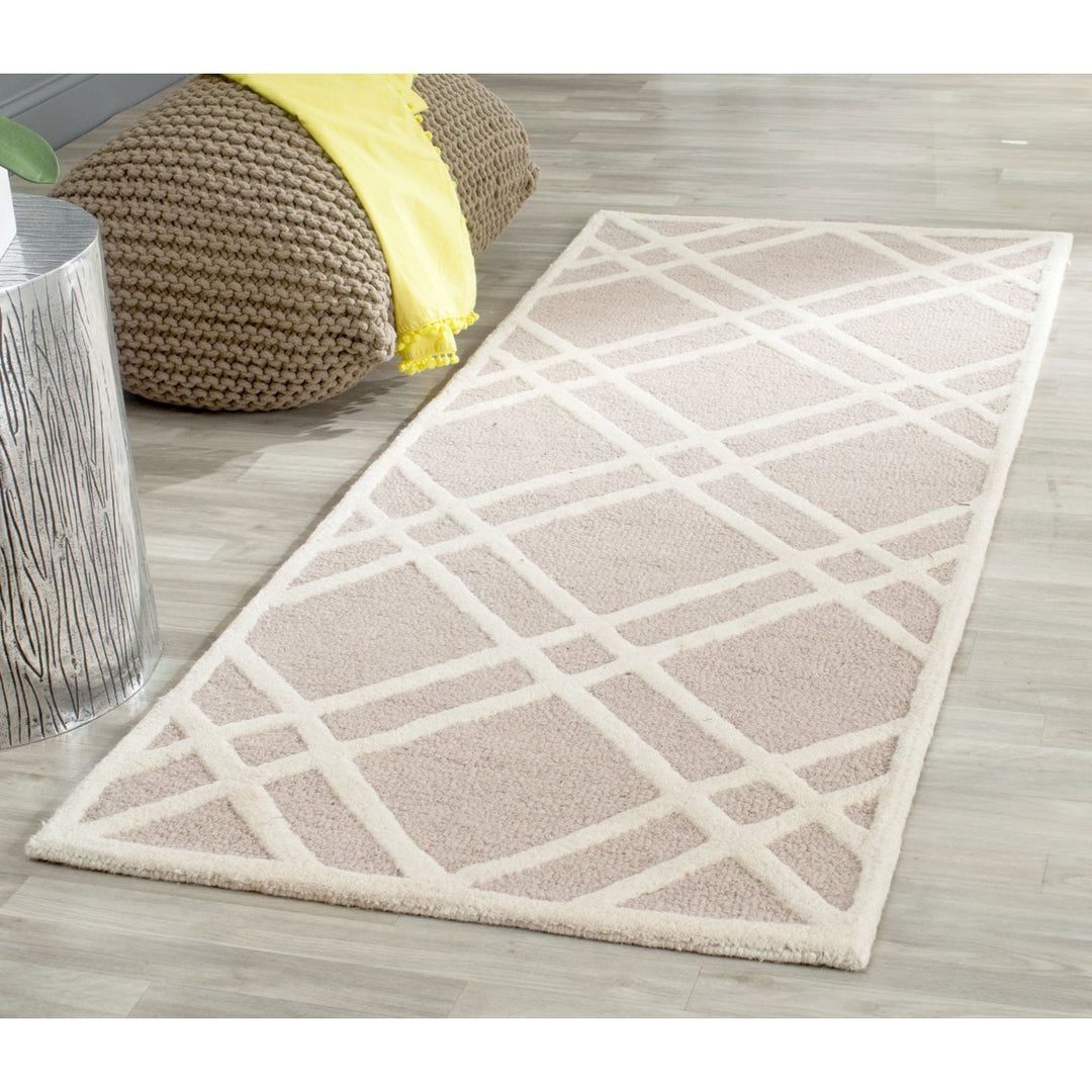 SAFAVIEH Cambridge CAM142J Handmade Beige / Ivory Rug Image 3