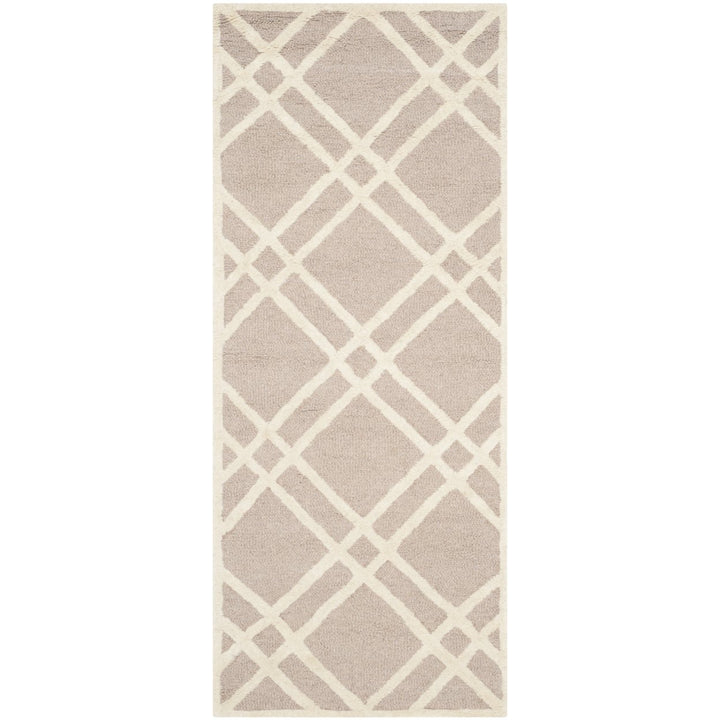 SAFAVIEH Cambridge CAM142J Handmade Beige / Ivory Rug Image 5