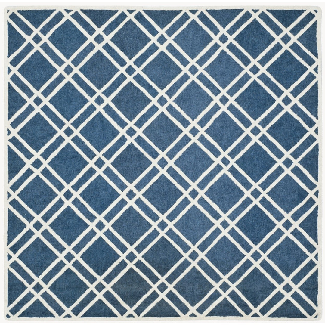 SAFAVIEH Cambridge CAM142G Navy Blue / Ivory Rug Image 6