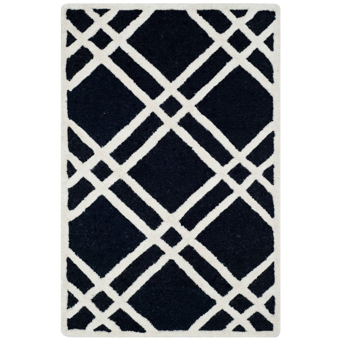 SAFAVIEH Cambridge CAM142E Handmade Black / Ivory Rug Image 9