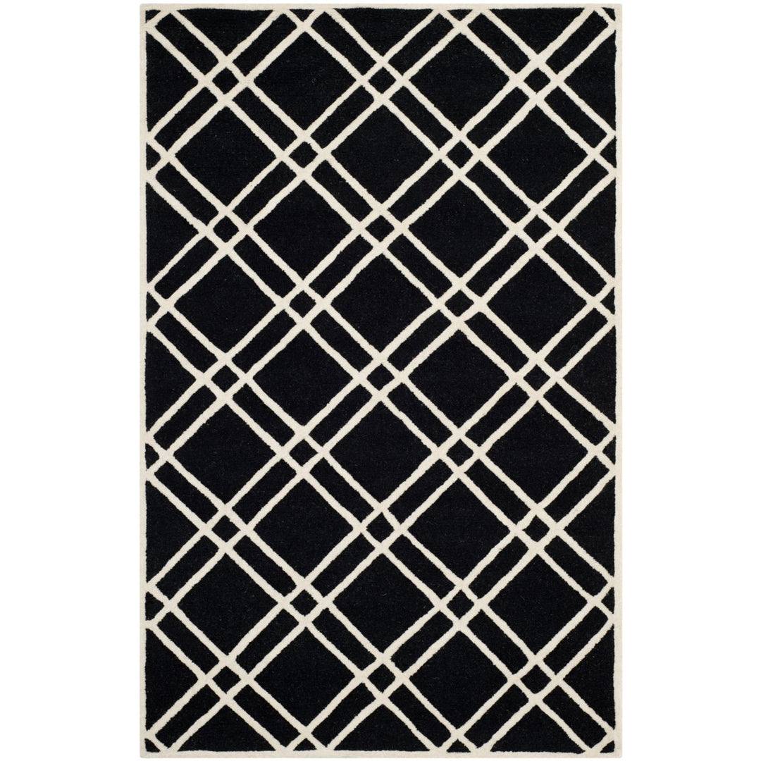 SAFAVIEH Cambridge CAM142E Handmade Black / Ivory Rug Image 10