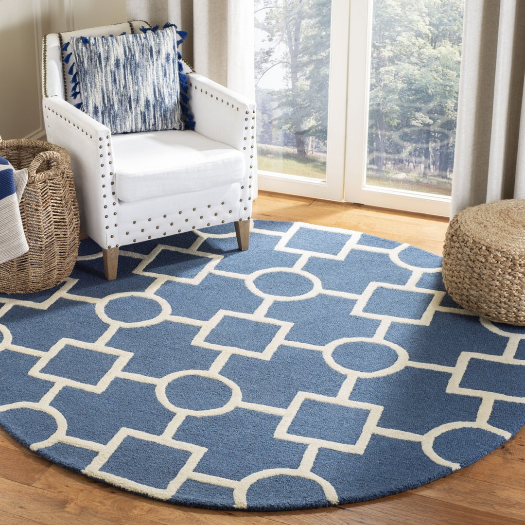 SAFAVIEH Cambridge CAM143G Navy Blue / Ivory Rug Image 2