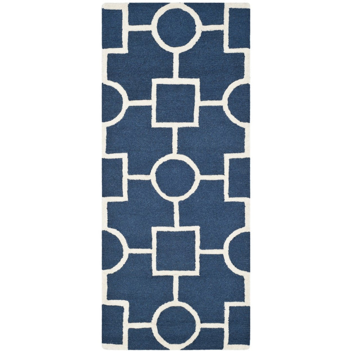 SAFAVIEH Cambridge CAM143G Navy Blue / Ivory Rug Image 5