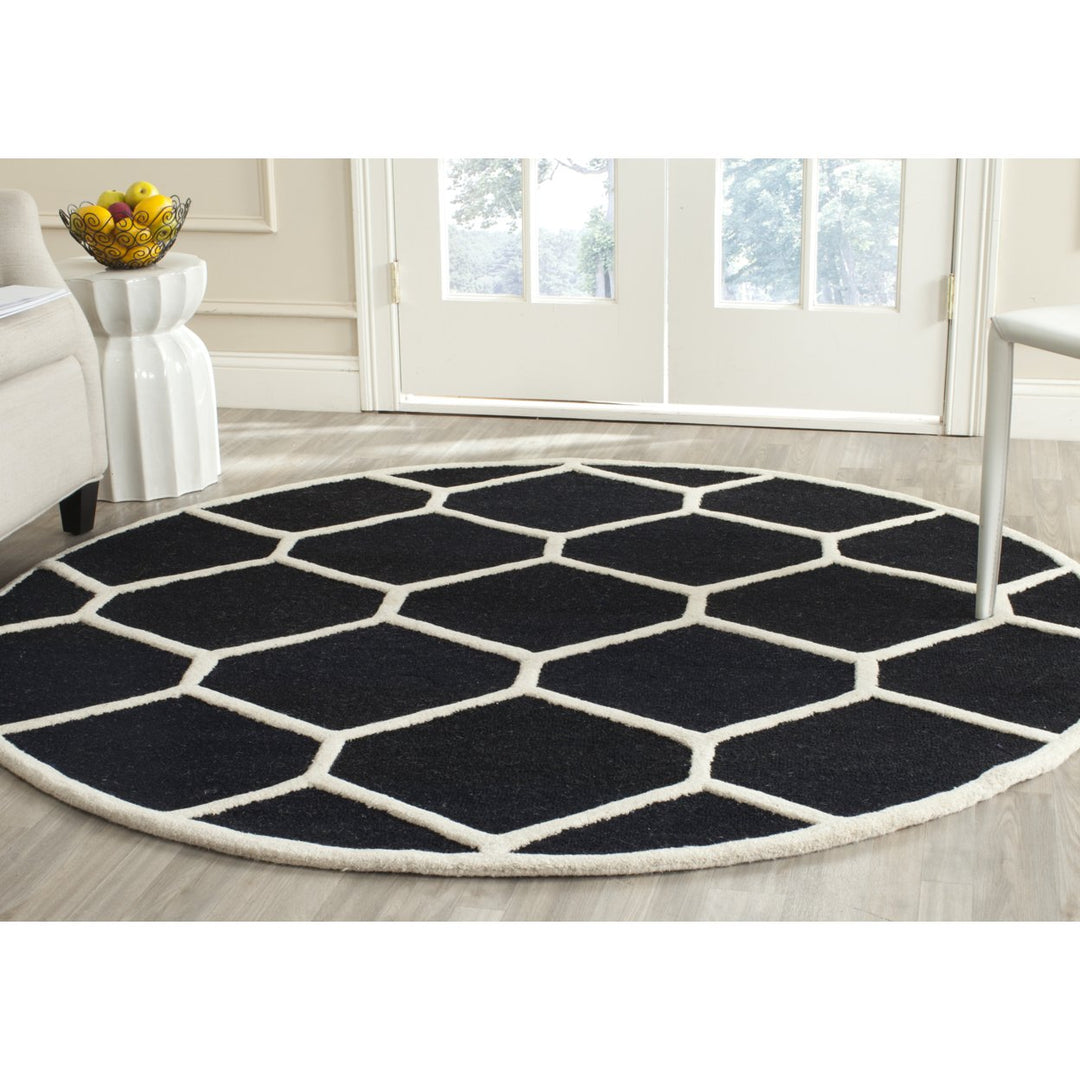 SAFAVIEH Cambridge CAM144E Handmade Black / Ivory Rug Image 2