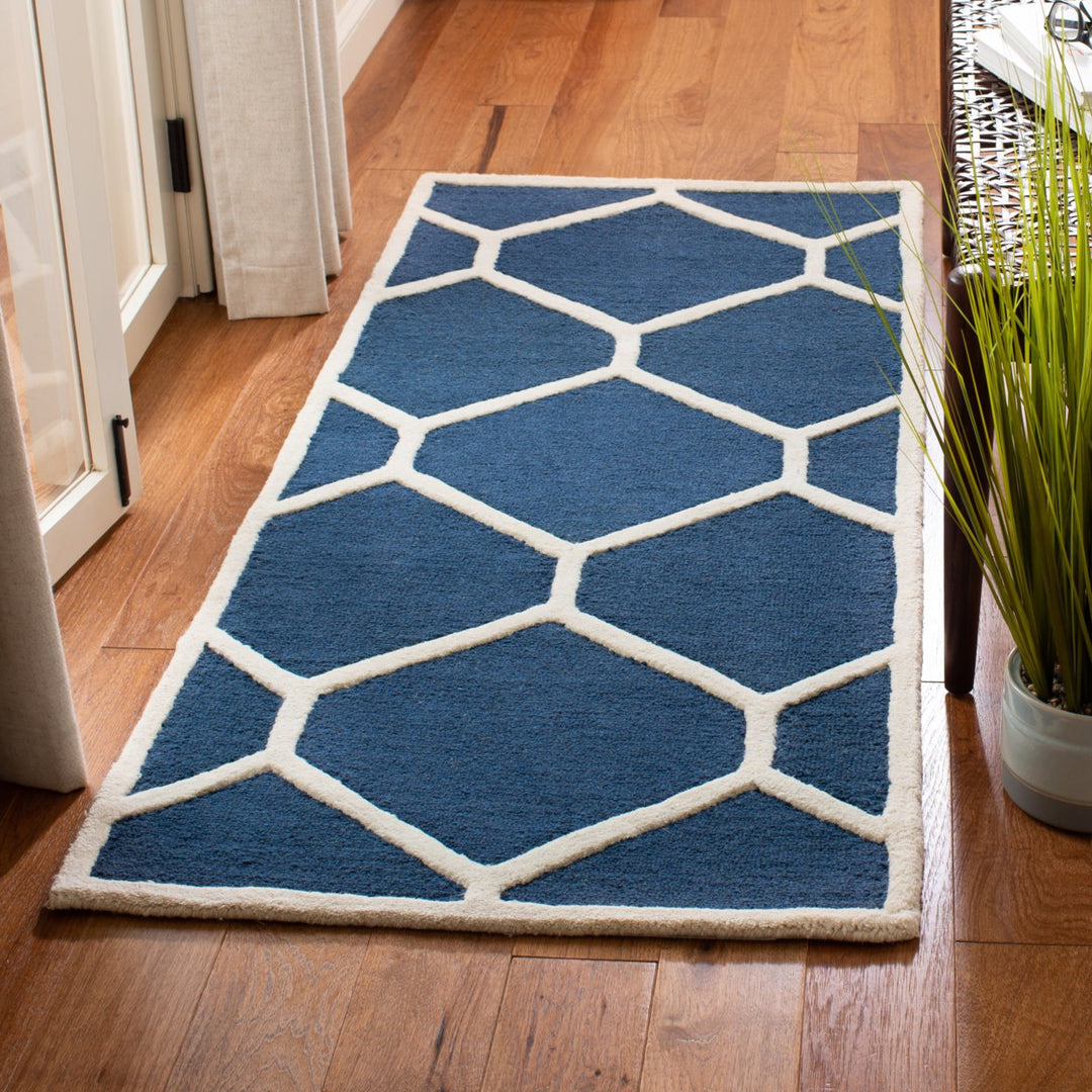 SAFAVIEH Cambridge CAM144G Navy Blue / Ivory Rug Image 3