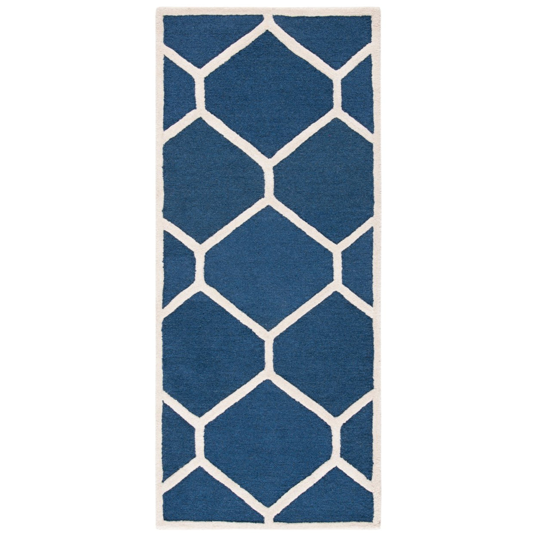 SAFAVIEH Cambridge CAM144G Navy Blue / Ivory Rug Image 5