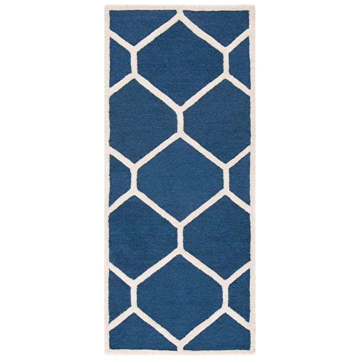 SAFAVIEH Cambridge CAM144G Navy Blue / Ivory Rug Image 5