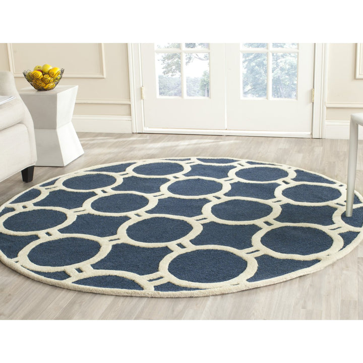 SAFAVIEH Cambridge CAM145G Navy Blue / Ivory Rug Image 2