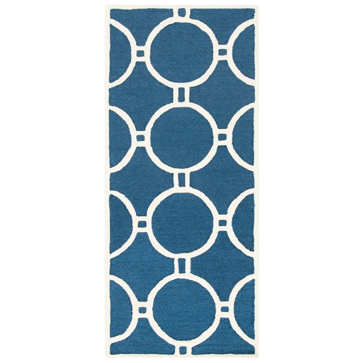 SAFAVIEH Cambridge CAM145G Navy Blue / Ivory Rug Image 5