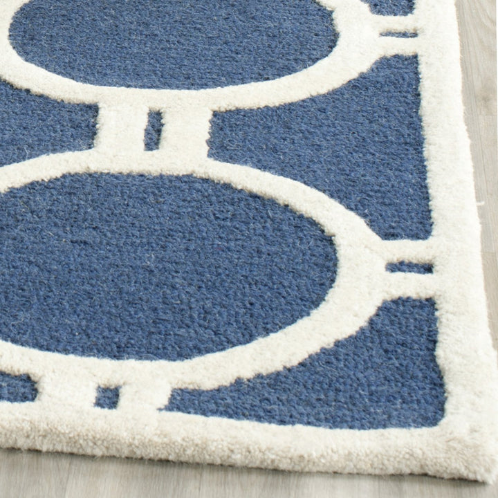 SAFAVIEH Cambridge CAM145G Navy Blue / Ivory Rug Image 7