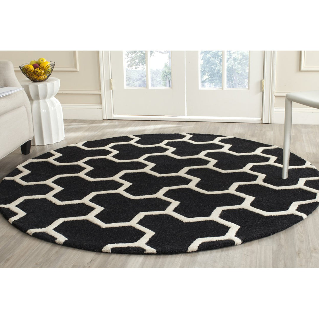 SAFAVIEH Cambridge CAM146E Handmade Black / Ivory Rug Image 2