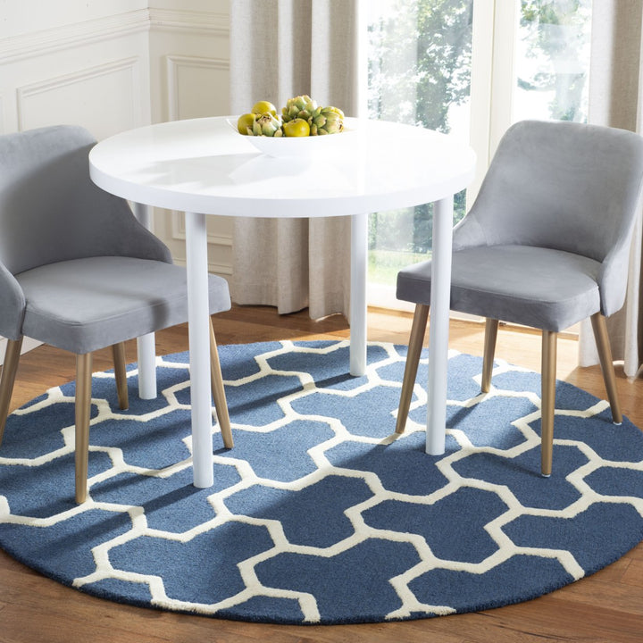 SAFAVIEH Cambridge CAM146G Navy Blue / Ivory Rug Image 2