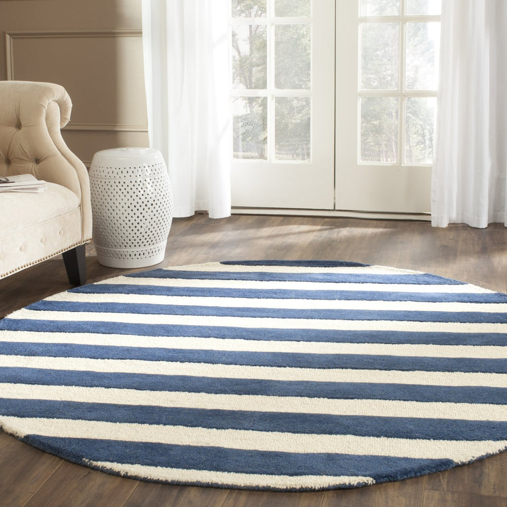 SAFAVIEH Cambridge CAM154B Handmade Navy / Ivory Rug Image 2