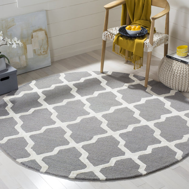 SAFAVIEH Cambridge CAM155D Handmade Grey / Ivory Rug Image 2