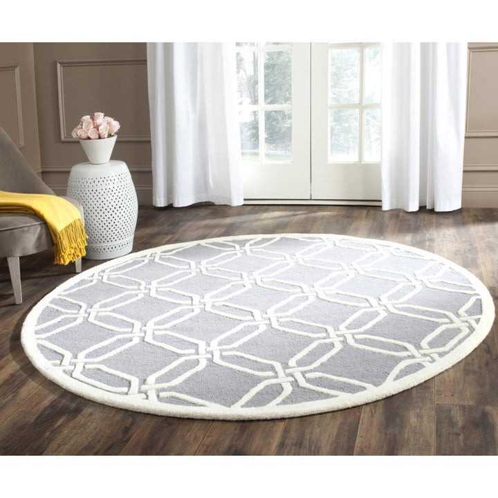 SAFAVIEH Cambridge CAM311D Dark Grey / Ivory Rug Image 2