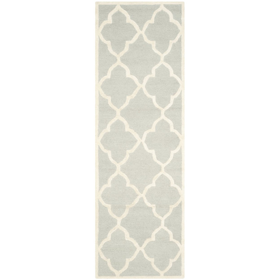 SAFAVIEH Cambridge CAM312L Light Grey / Ivory Rug Image 5