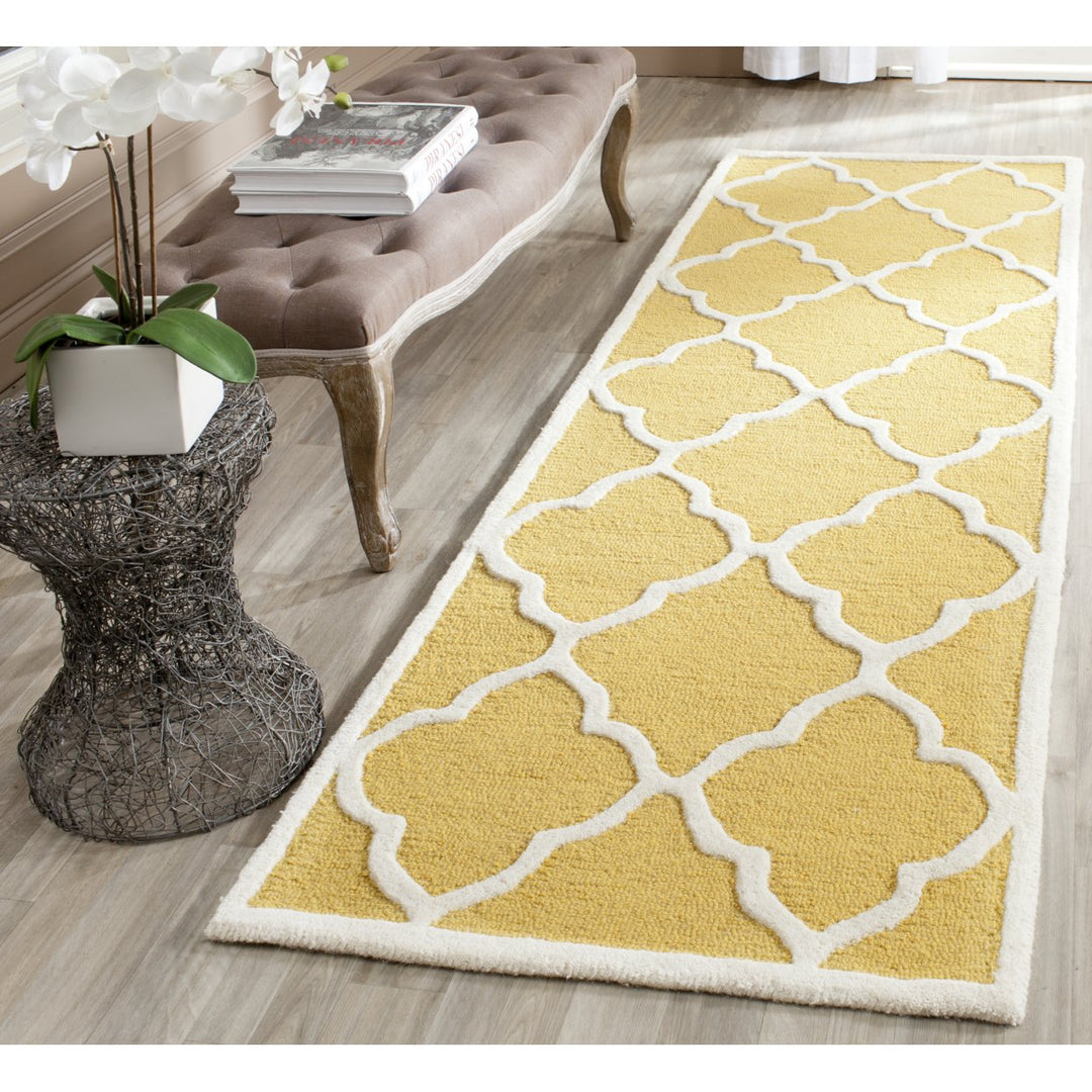 SAFAVIEH Cambridge CAM312Q Handmade Gold / Ivory Rug Image 3