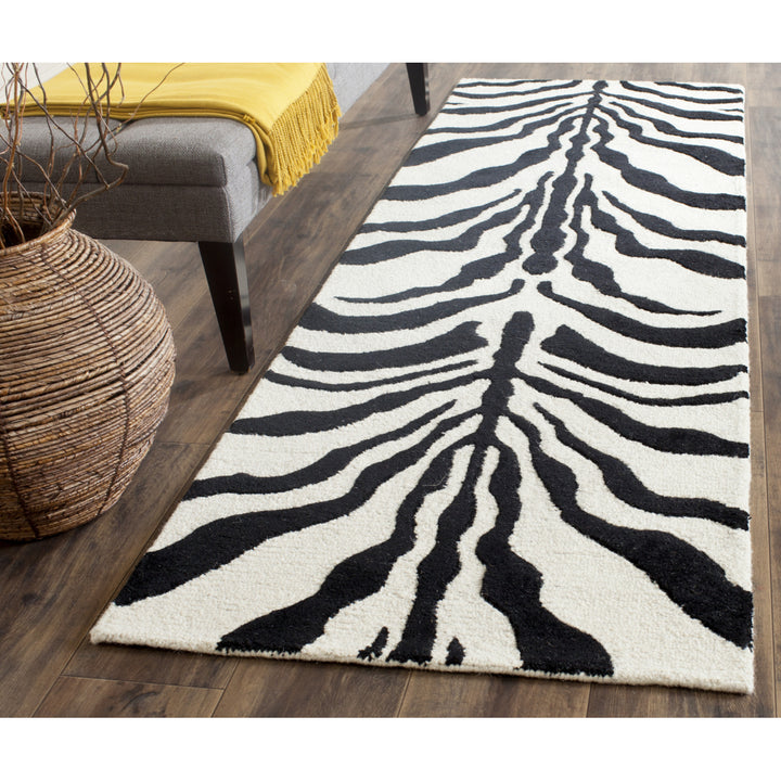 SAFAVIEH Cambridge CAM709Q Handmade Ivory / Black Rug Image 3