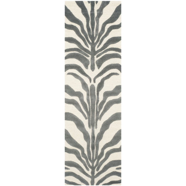 SAFAVIEH Cambridge CAM709A Ivory / Dark Grey Rug Image 5