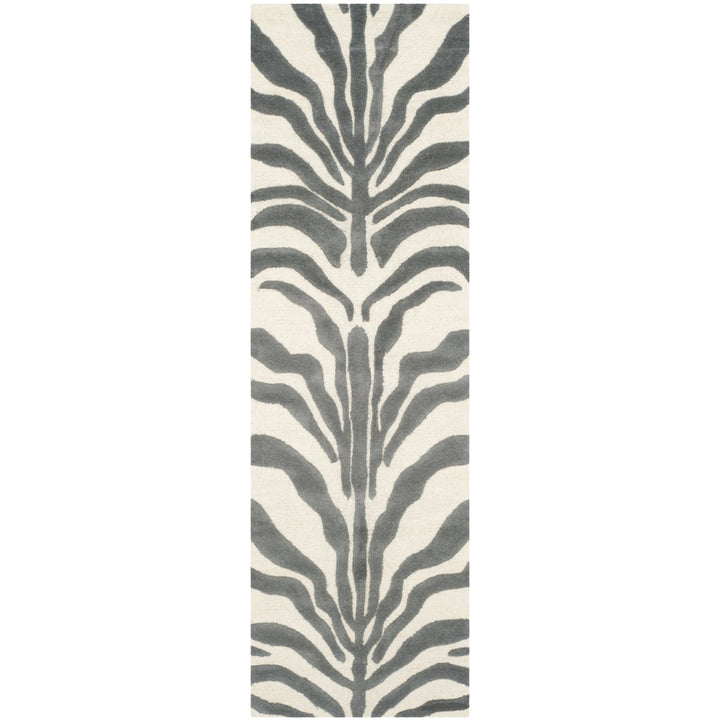 SAFAVIEH Cambridge CAM709A Ivory / Dark Grey Rug Image 1