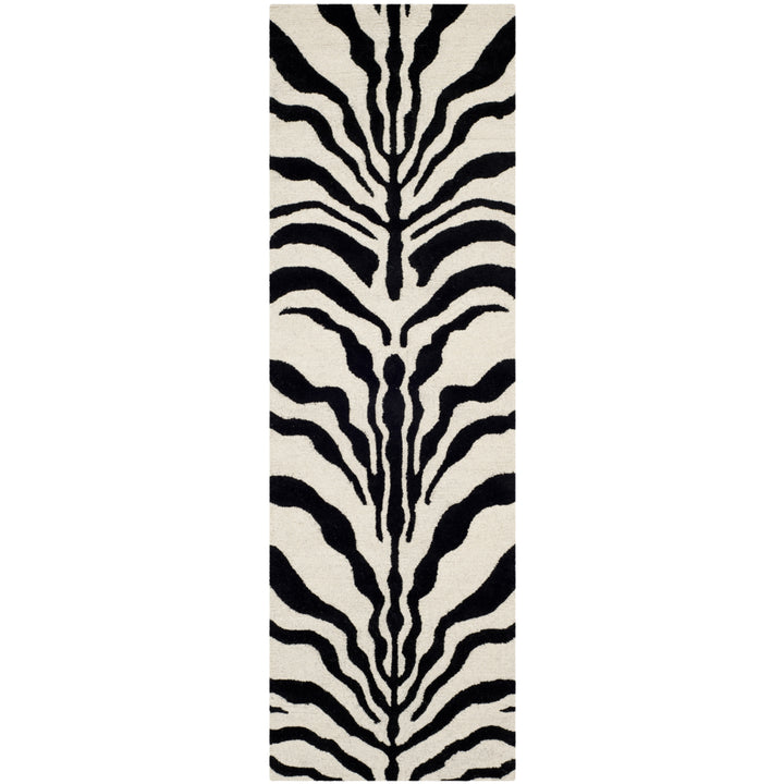 SAFAVIEH Cambridge CAM709Q Handmade Ivory / Black Rug Image 5