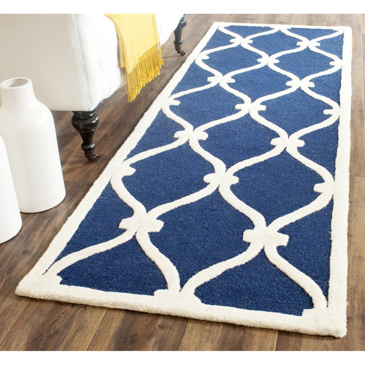 SAFAVIEH Cambridge CAM710M Handmade Navy / Ivory Rug Image 3