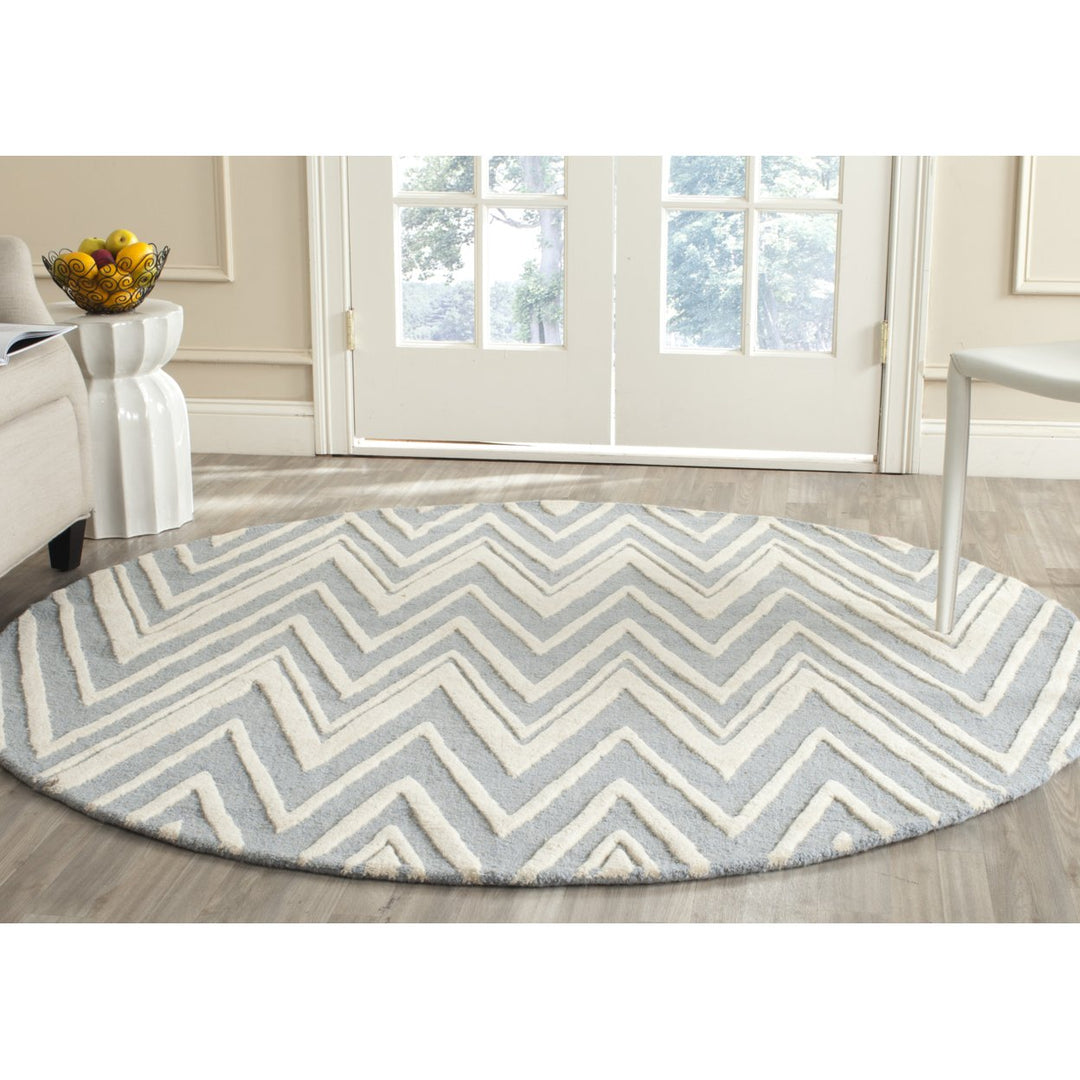 SAFAVIEH Cambridge CAM711B Handmade Blue / Ivory Rug Image 2