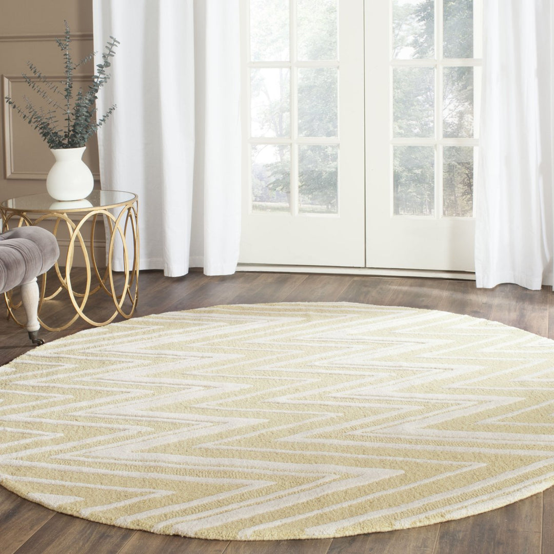 SAFAVIEH Cambridge CAM711L Light Gold / Ivory Rug Image 2