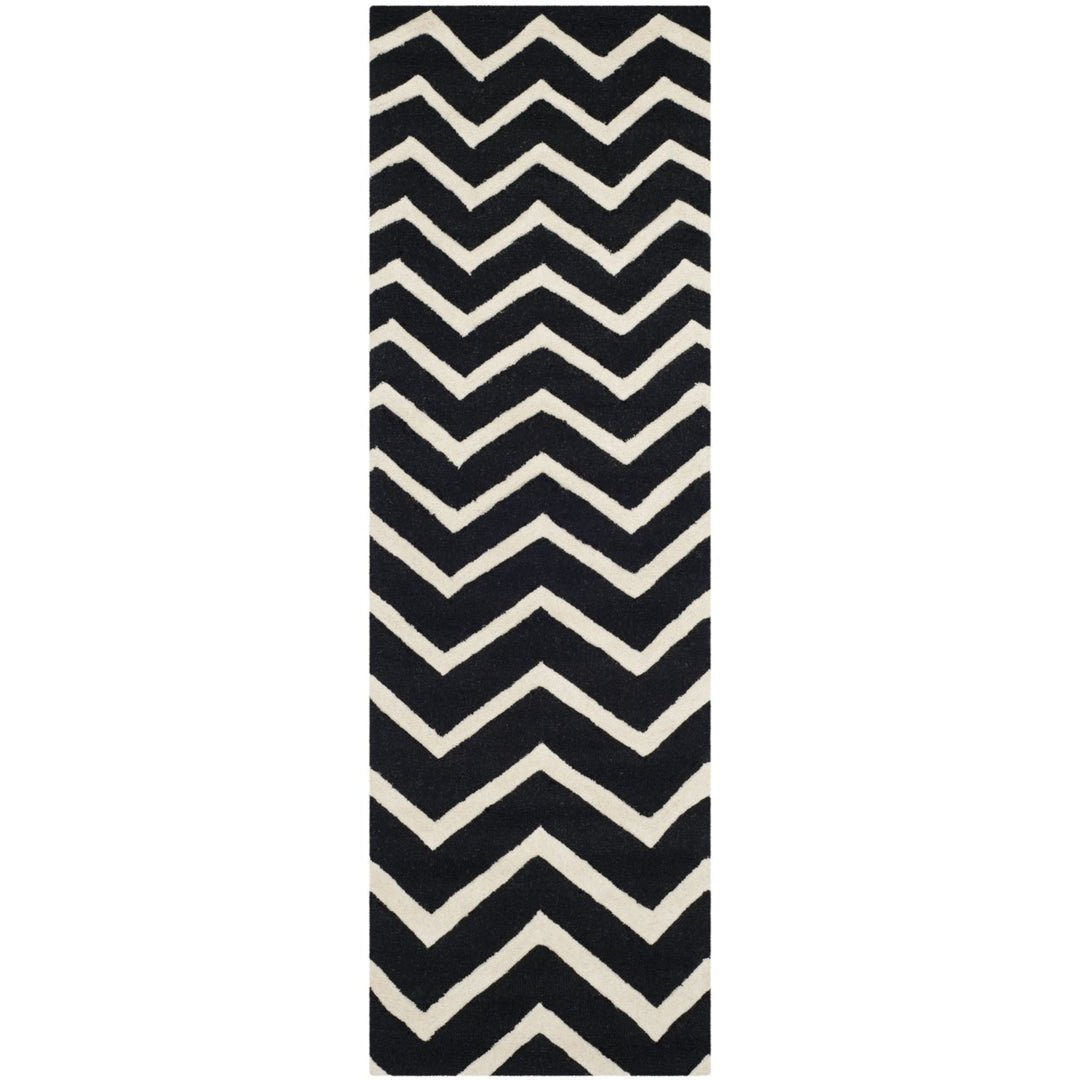 SAFAVIEH Cambridge CAM714K Handmade Black / Ivory Rug Image 1