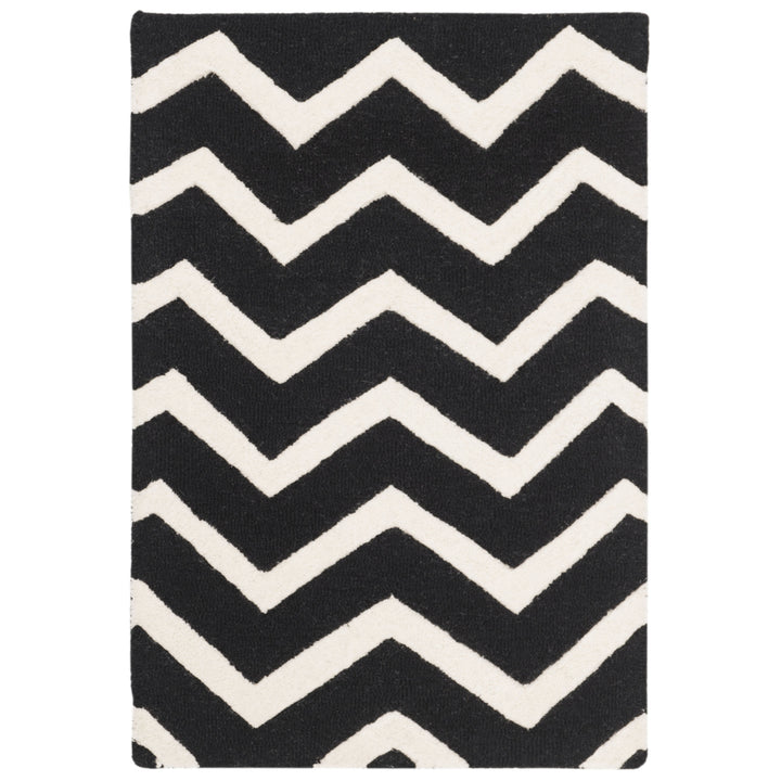 SAFAVIEH Cambridge CAM714K Handmade Black / Ivory Rug Image 8