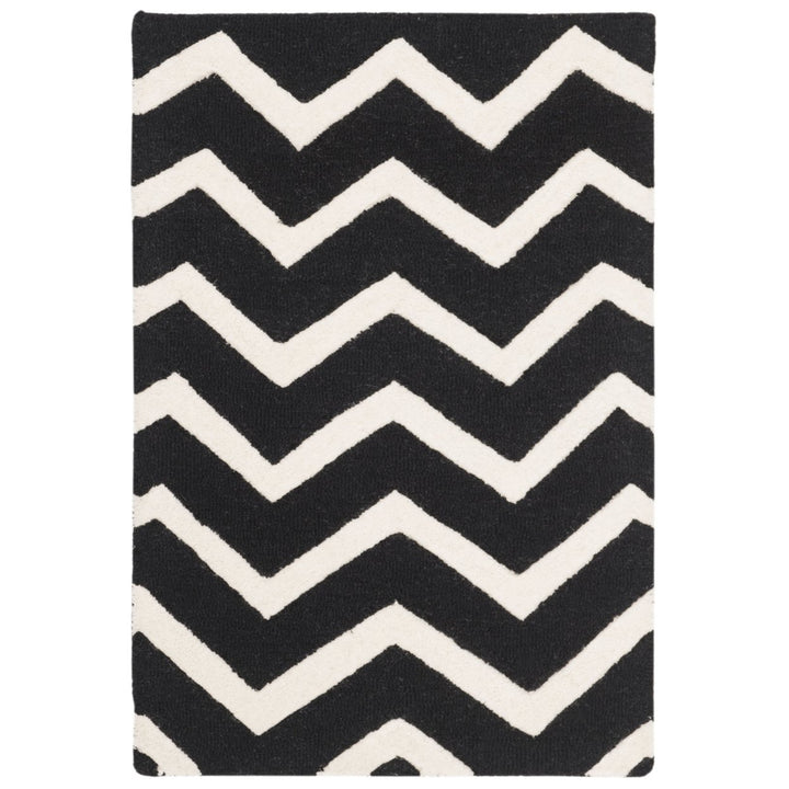 SAFAVIEH Cambridge CAM714K Handmade Black / Ivory Rug Image 1