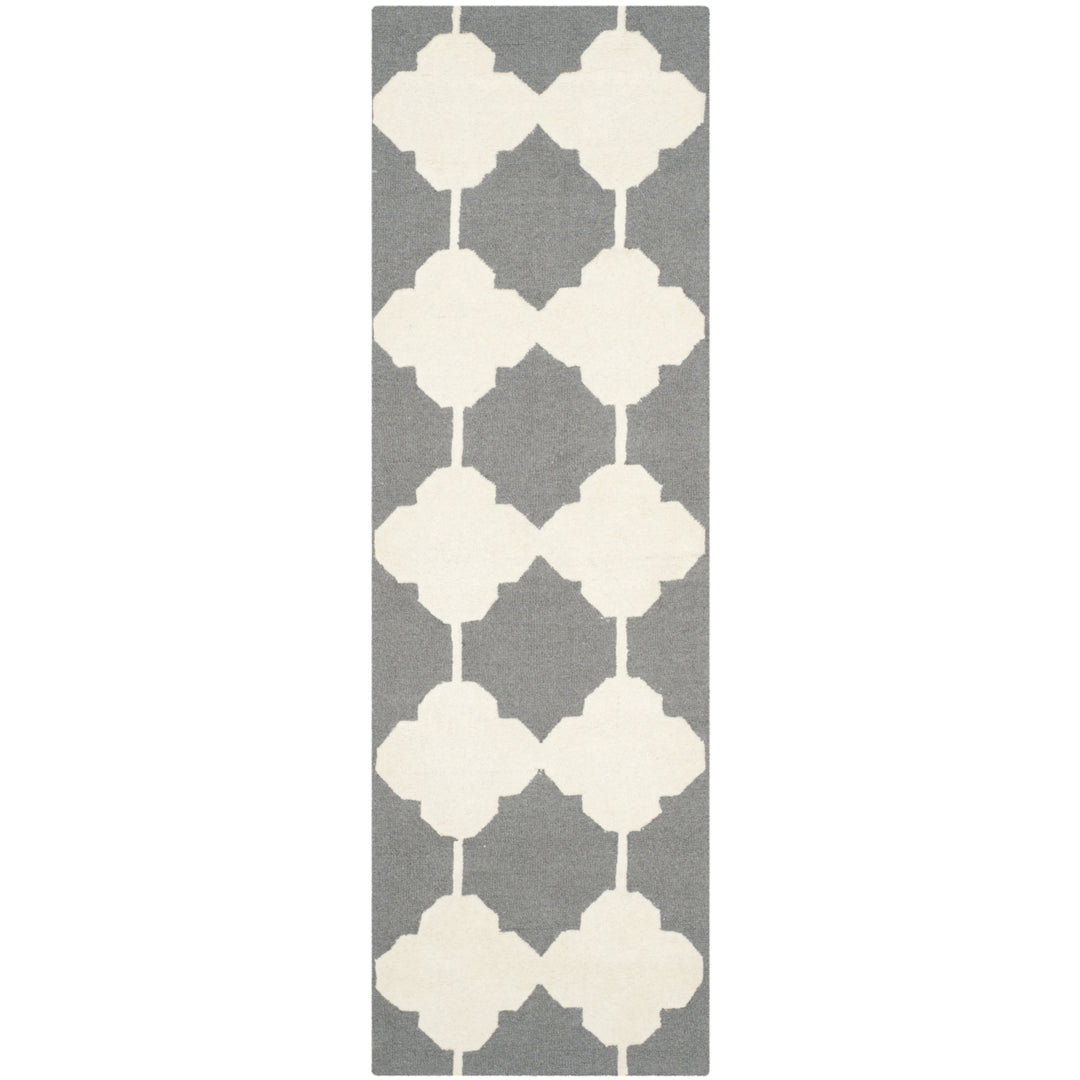 SAFAVIEH Cambridge CAM719D Dark Grey / Ivory Rug Image 3