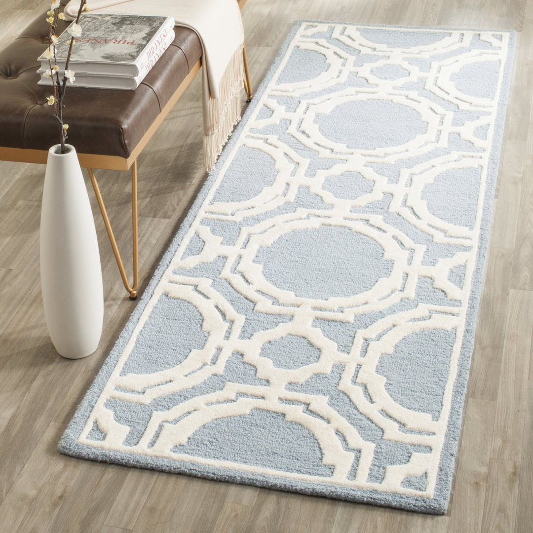 SAFAVIEH Cambridge CAM721B Handmade Blue / Ivory Rug Image 2