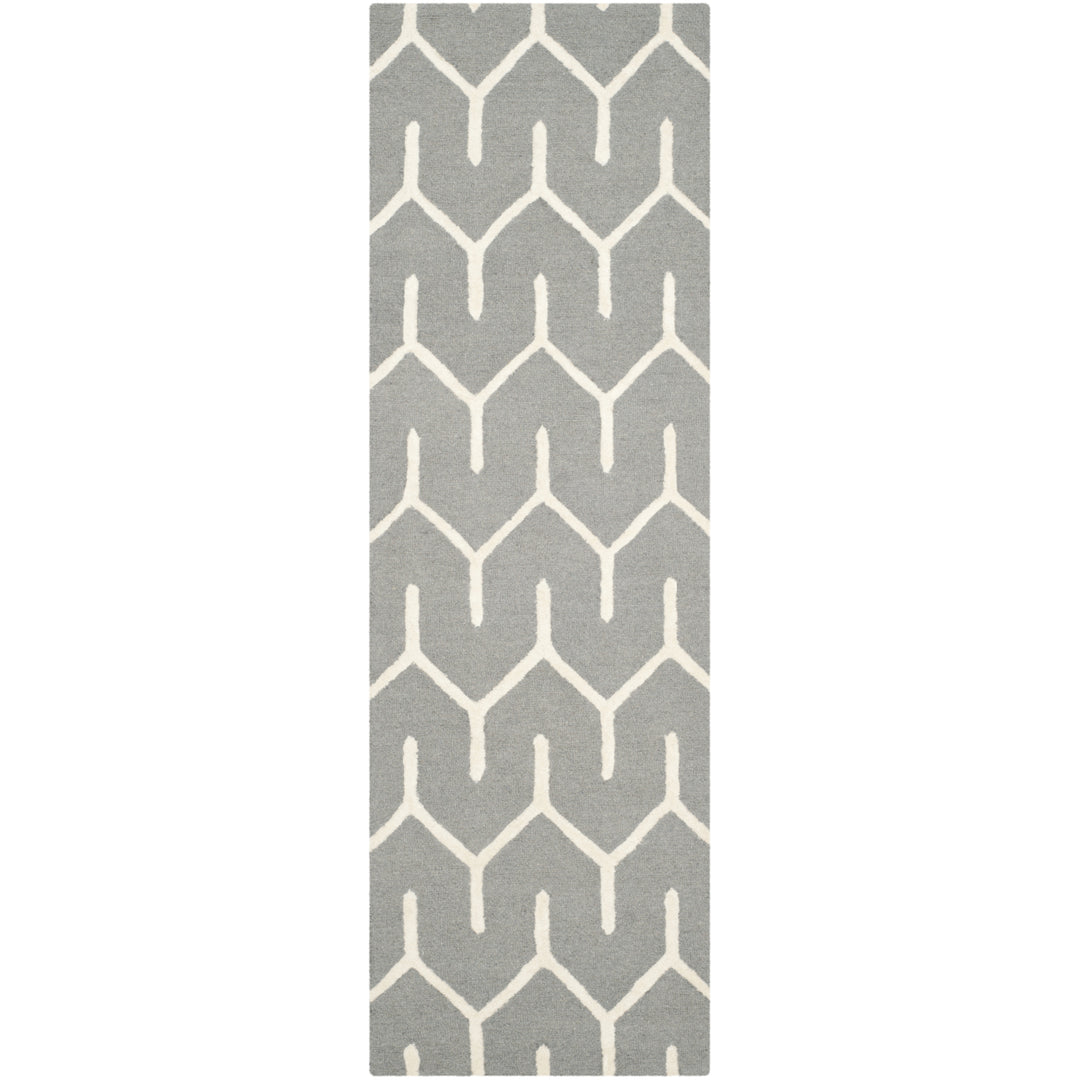 SAFAVIEH Cambridge CAM720D Dark Grey / Ivory Rug Image 3