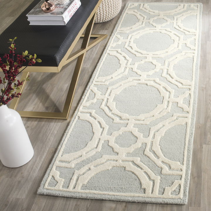 SAFAVIEH Cambridge CAM721G Handmade Grey / Ivory Rug Image 2