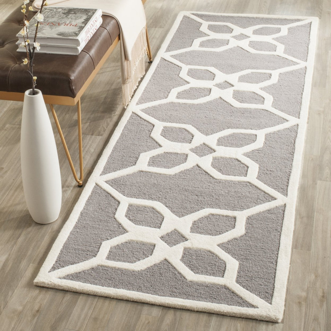 SAFAVIEH Cambridge CAM722D Dark Grey / Ivory Rug Image 2