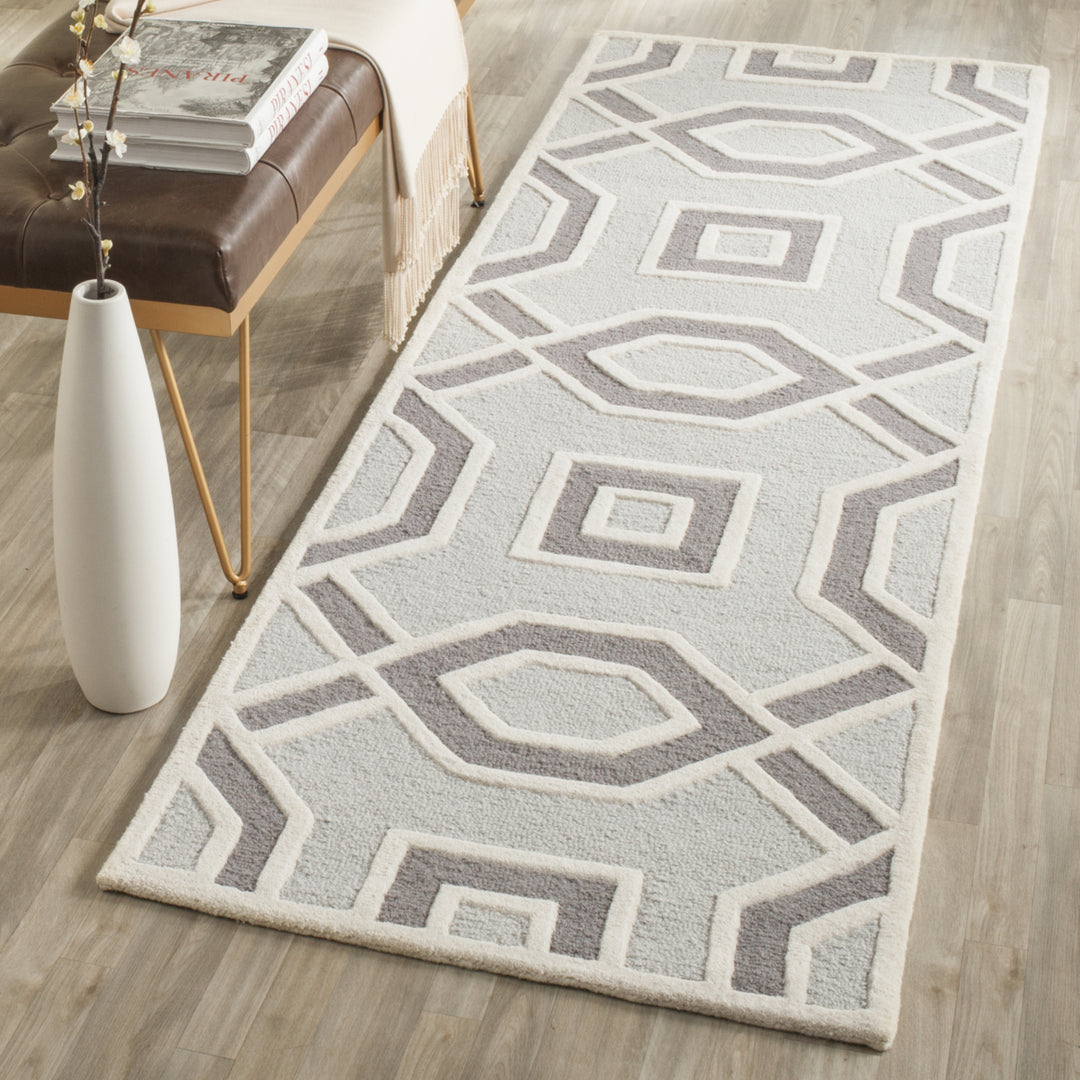 SAFAVIEH Cambridge CAM723G Handmade Grey / Ivory Rug Image 2