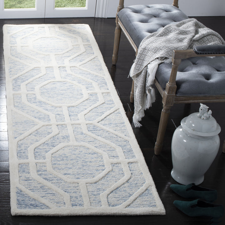 SAFAVIEH Cambridge CAM726B Light Blue / Ivory Rug Image 3