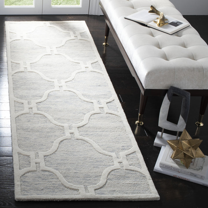 SAFAVIEH Cambridge CAM727G Light Grey / Ivory Rug Image 3