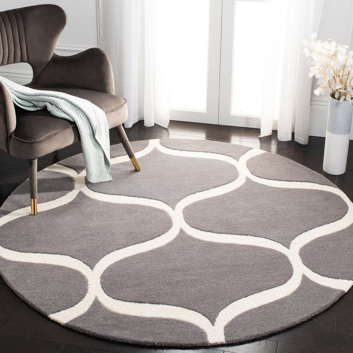 SAFAVIEH Cambridge CAM730D Dark Grey / Ivory Rug Image 2