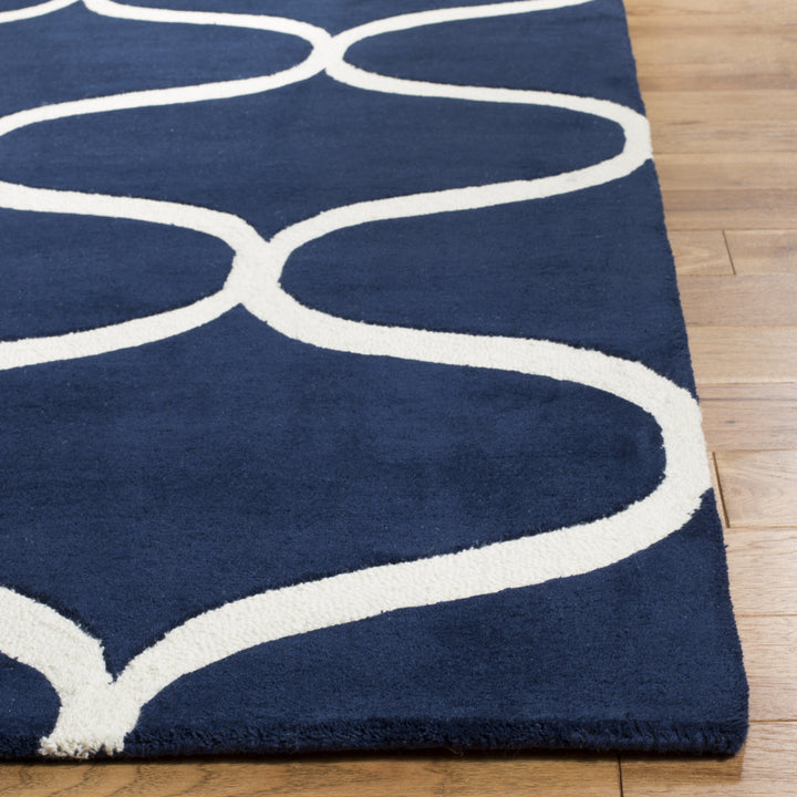 SAFAVIEH Cambridge CAM730M Dark Blue / Ivory Rug Image 7