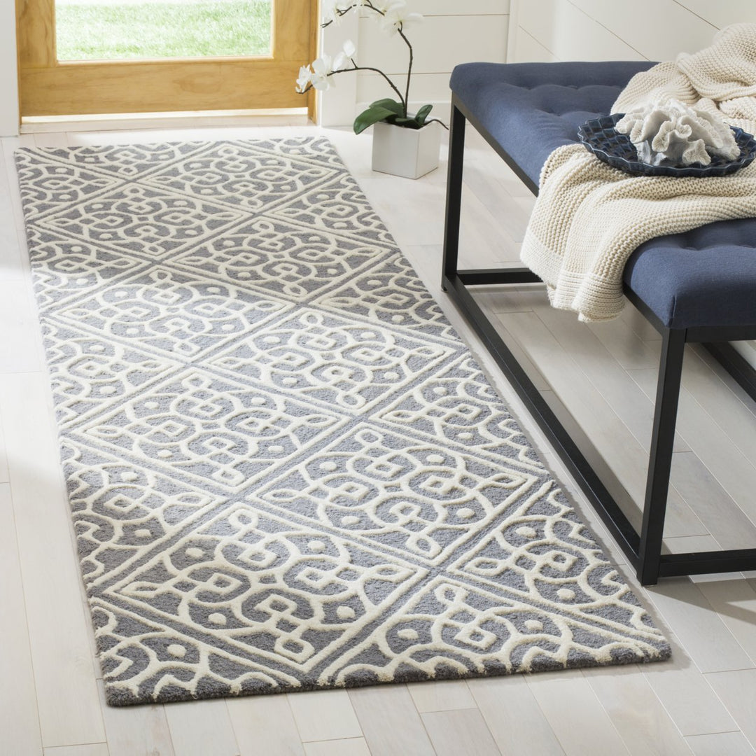 SAFAVIEH Cambridge CAM731D Dark Grey / Ivory Rug Image 3