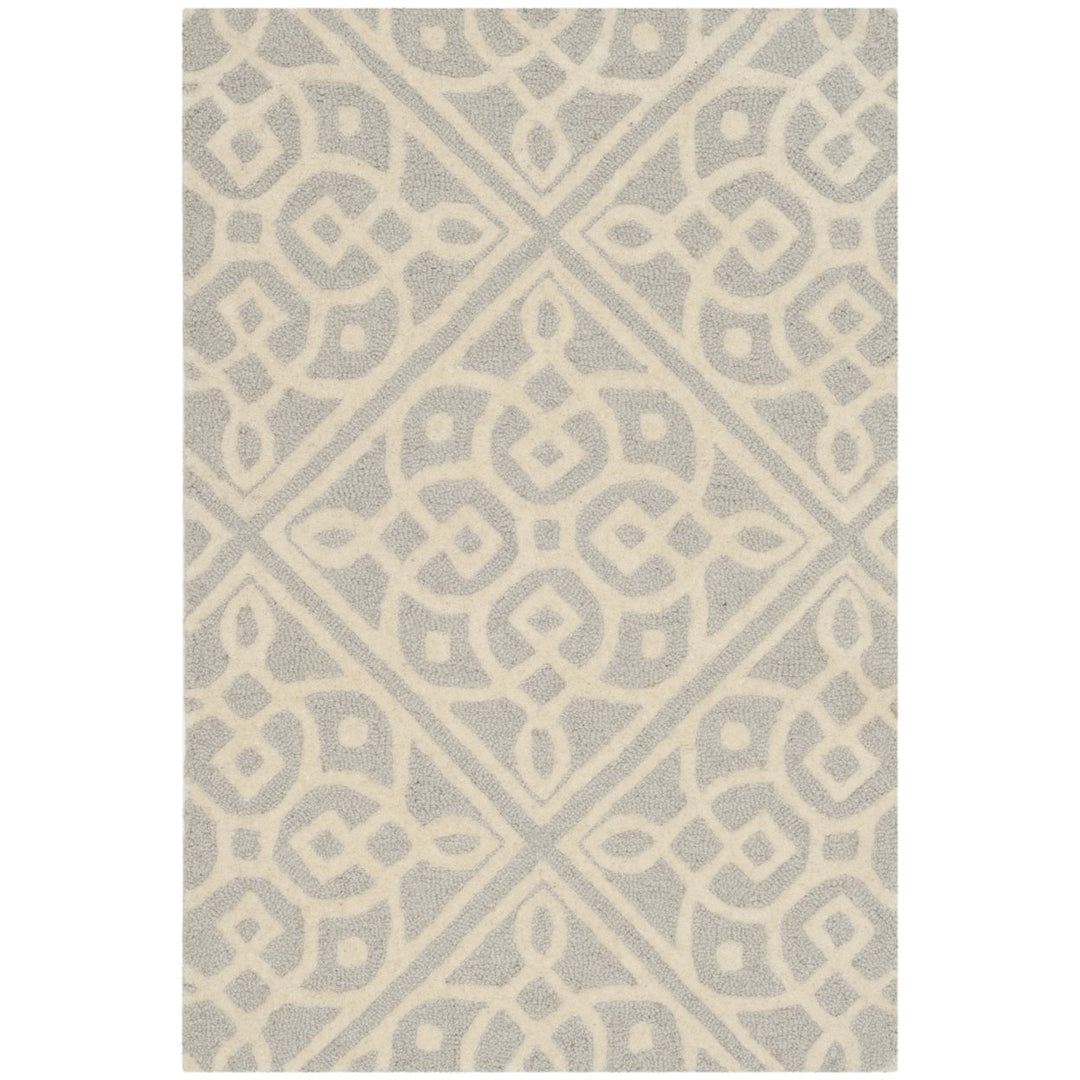 SAFAVIEH Cambridge CAM731G Light Grey / Ivory Rug Image 1