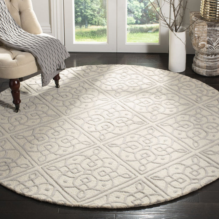 SAFAVIEH Cambridge CAM731Q Handmade Ivory / Grey Rug Image 2