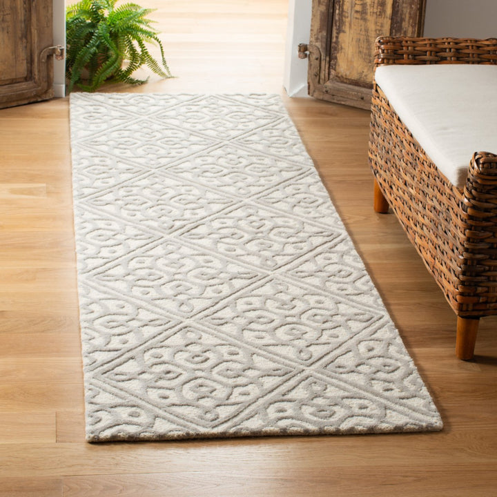 SAFAVIEH Cambridge CAM731Q Handmade Ivory / Grey Rug Image 3